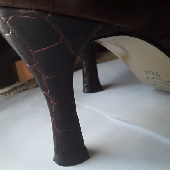 Touch of NINA SZ 7 1/2 M Brown Suede Leather Crocodile Croc 3" Heel Pumps Shoes - Picture 4 of 6